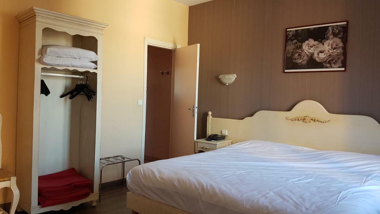 Hotel Au Lion D'Or 노장르로트루 객실 사진